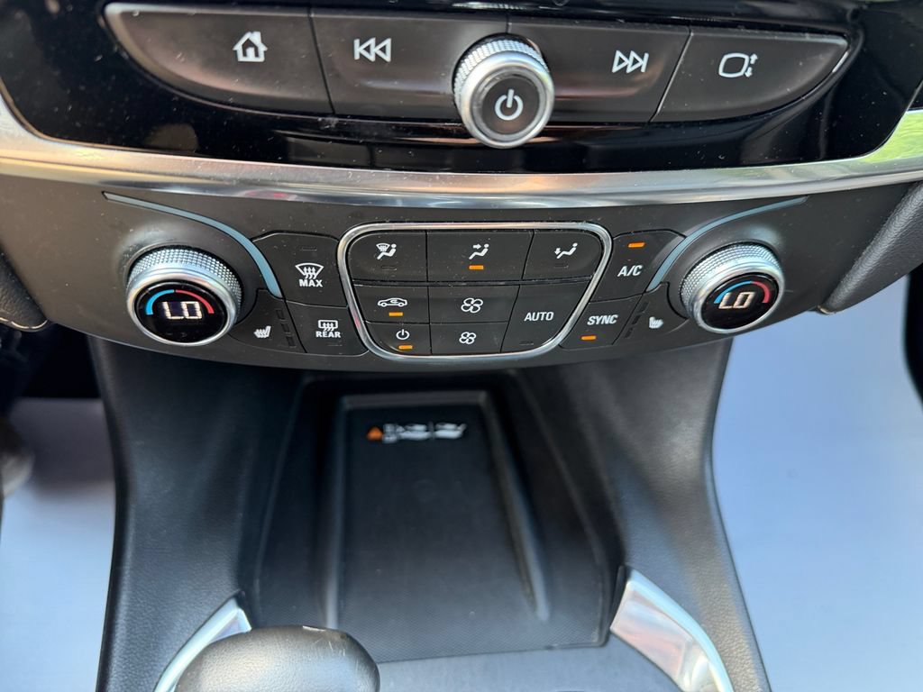 Used 2023 Chevrolet Traverse LT w/ LT Premium Package AWD/4WD image 22