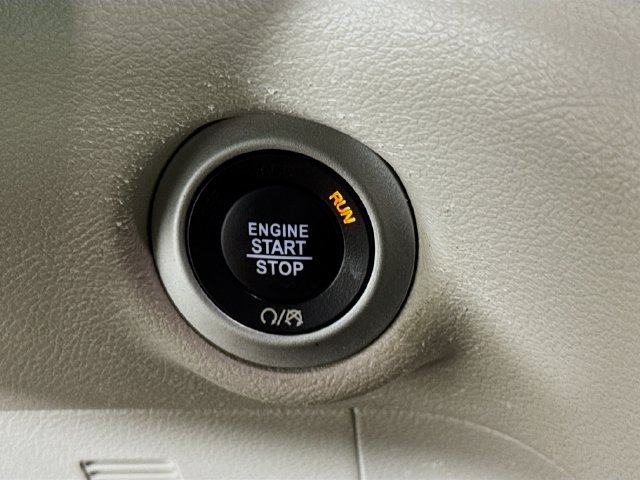 Used 2022 Chrysler Voyager LX FWD image 18