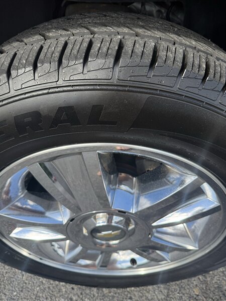 Used 2009 Chevrolet Avalanche LTZ AWD/4WD image 13