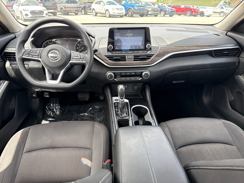 Used 2023 Nissan Altima 2.5 SV FWD image 5