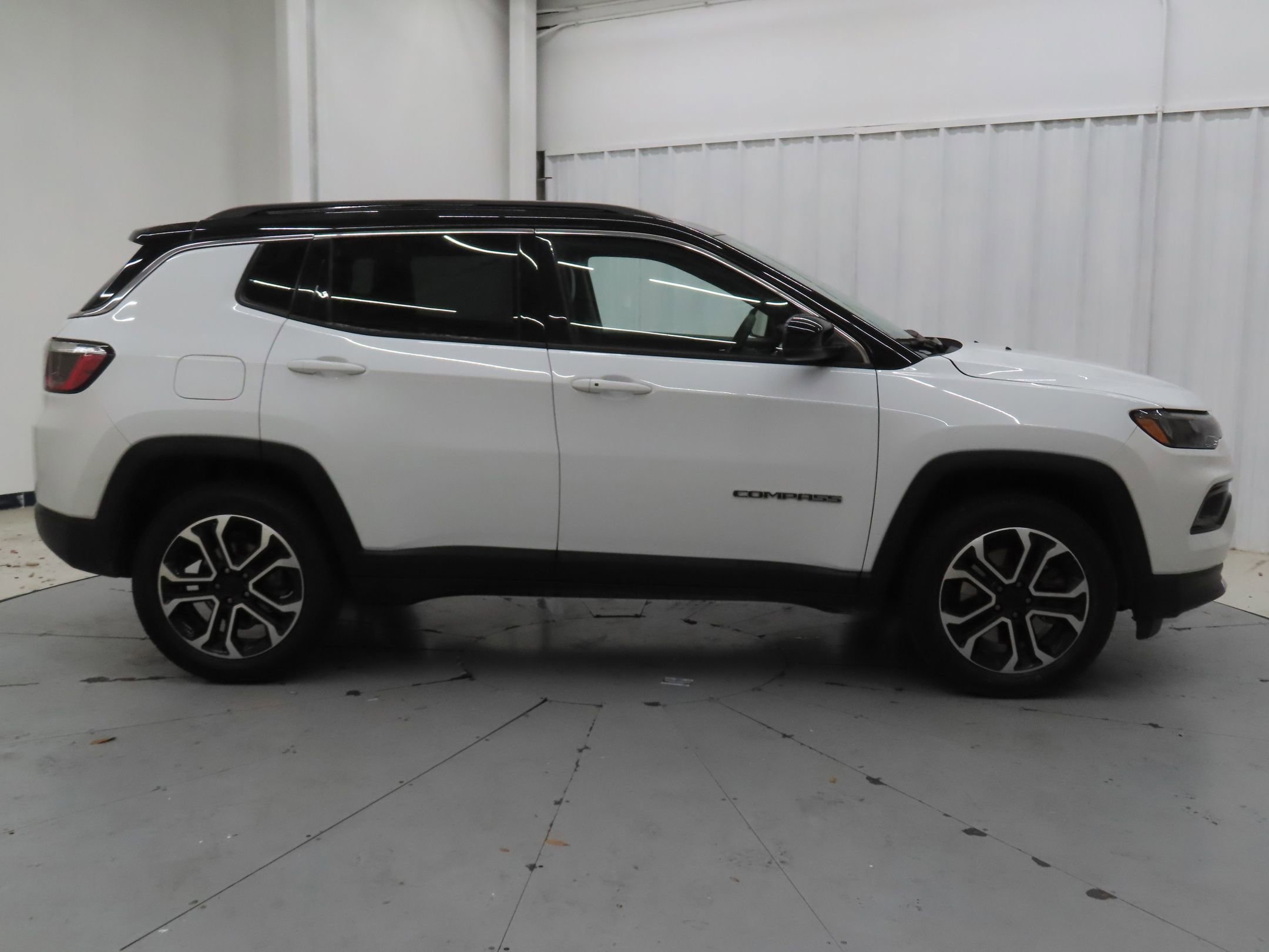 Used 2023 Jeep Compass Limited image 2