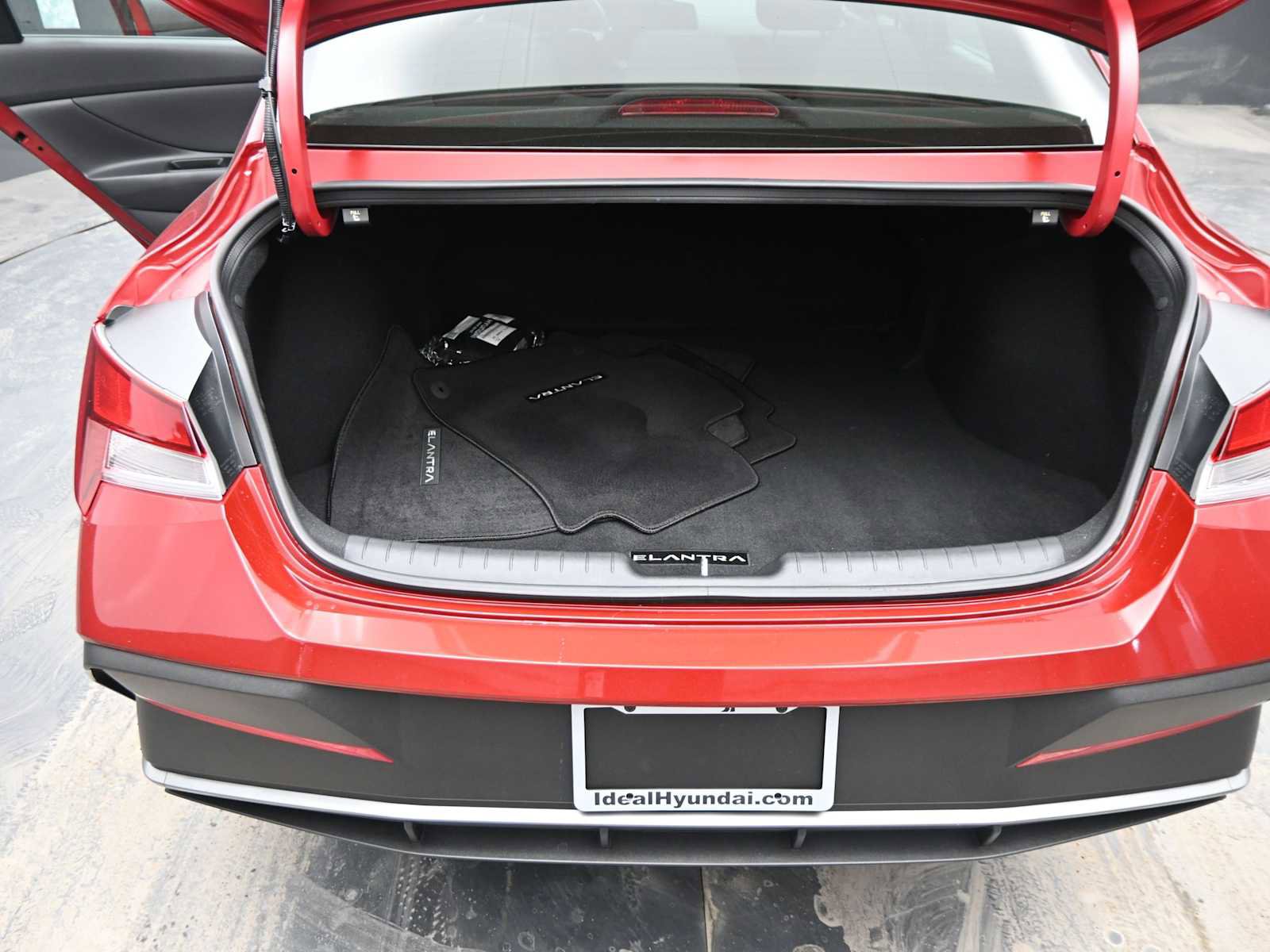 Certified 2025 Hyundai Elantra Sport image 13