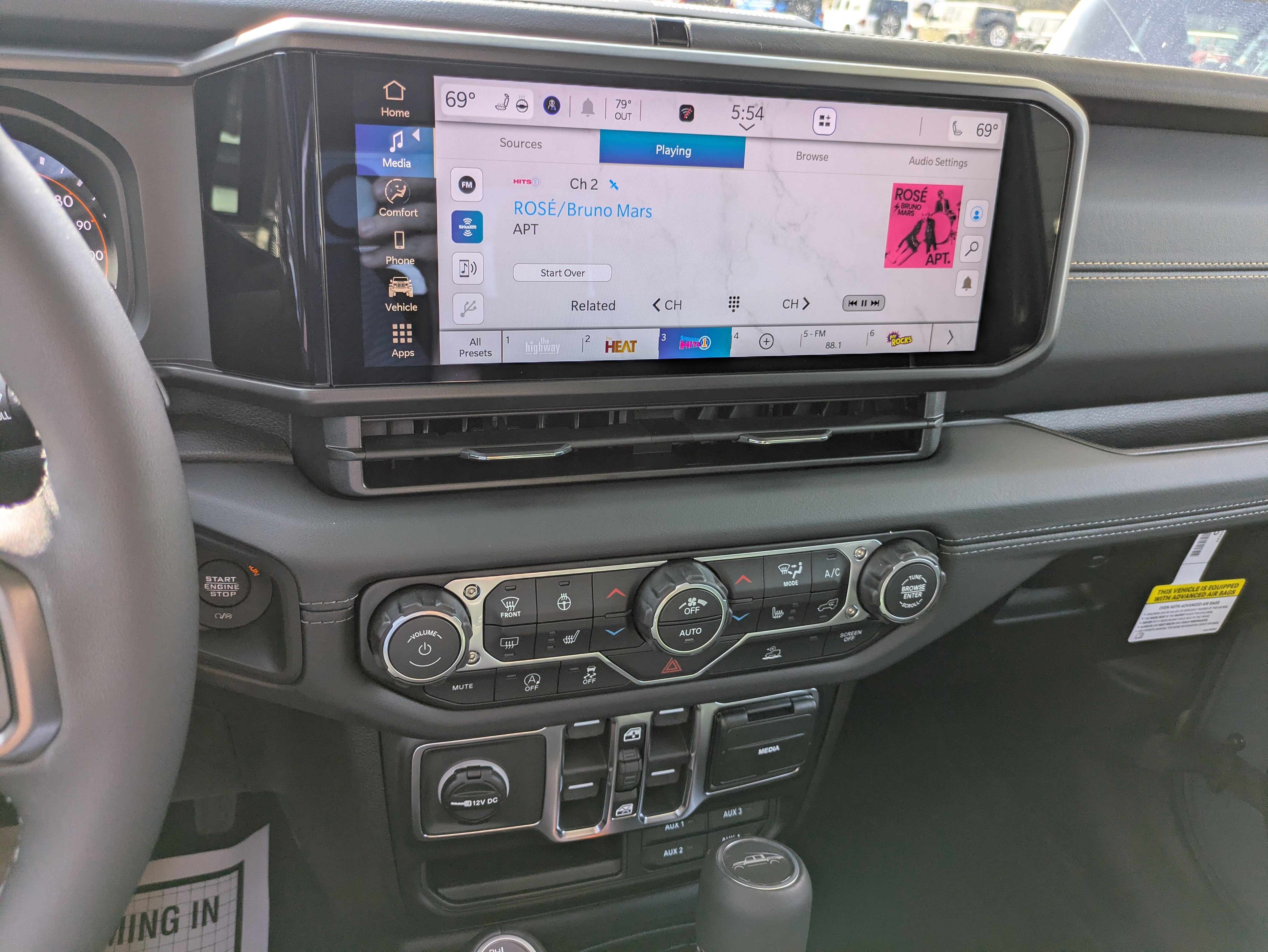 New 2026 Jeep Gladiator Sport AWD/4WD image 13