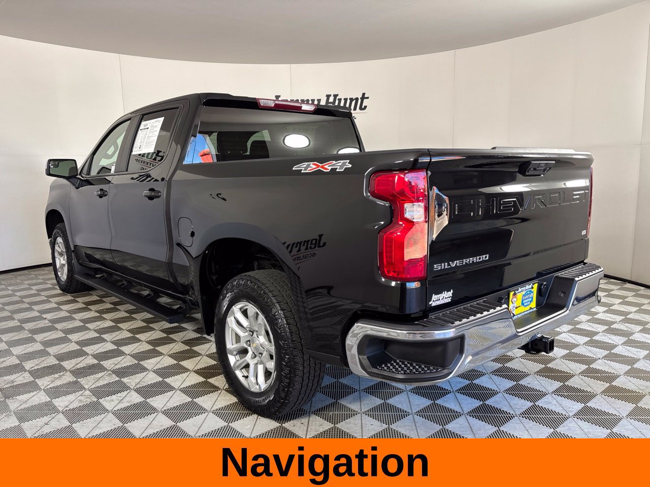 Used 2024 Chevrolet Silverado 1500 LT AWD/4WD image 9