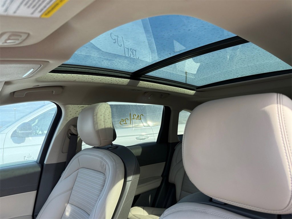 Used 2025 Lincoln Nautilus Reserve image 16