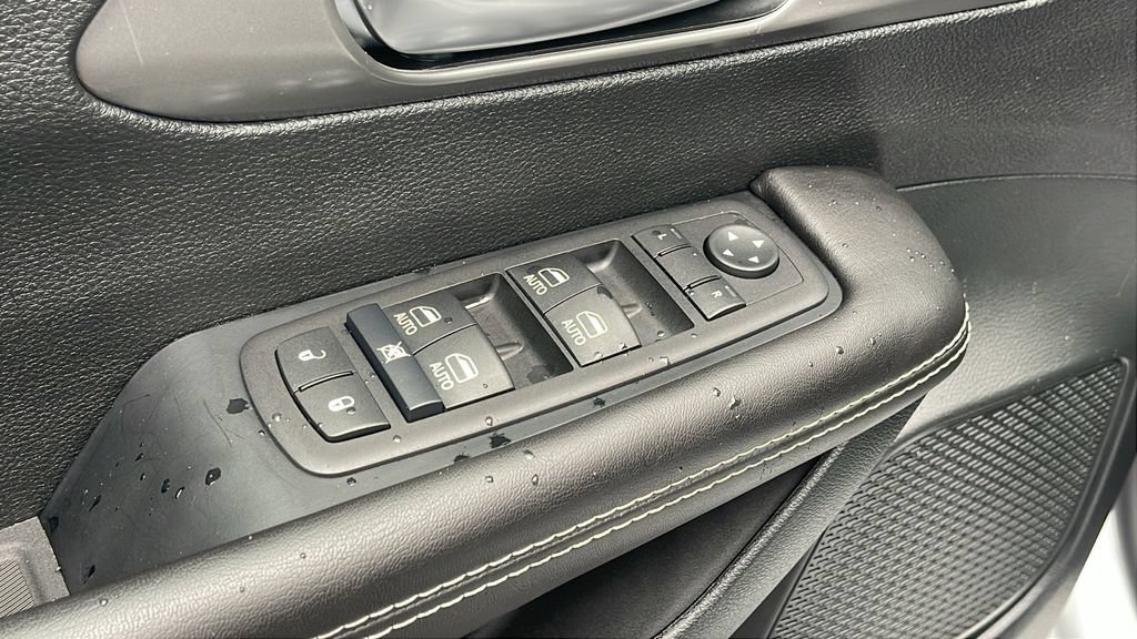 Used 2026 Chrysler Pacifica Select FWD image 19
