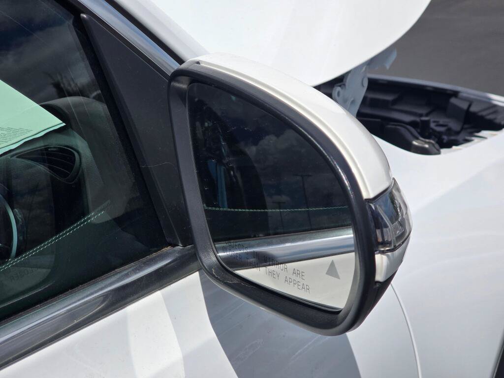 Used 2025 Mercedes-Benz GLB 250 4MATIC image 29