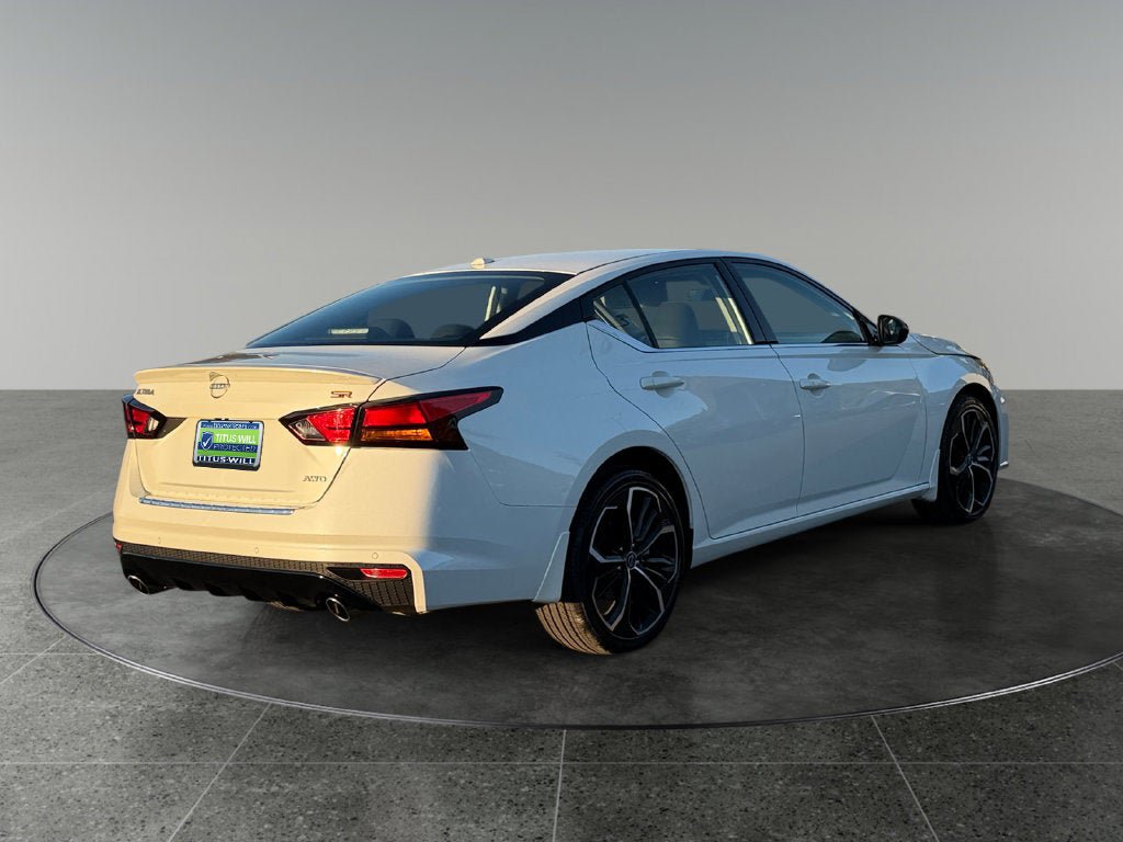 Used 2023 Nissan Altima 2.5 SR w/ SR Premium Package AWD/4WD image 10
