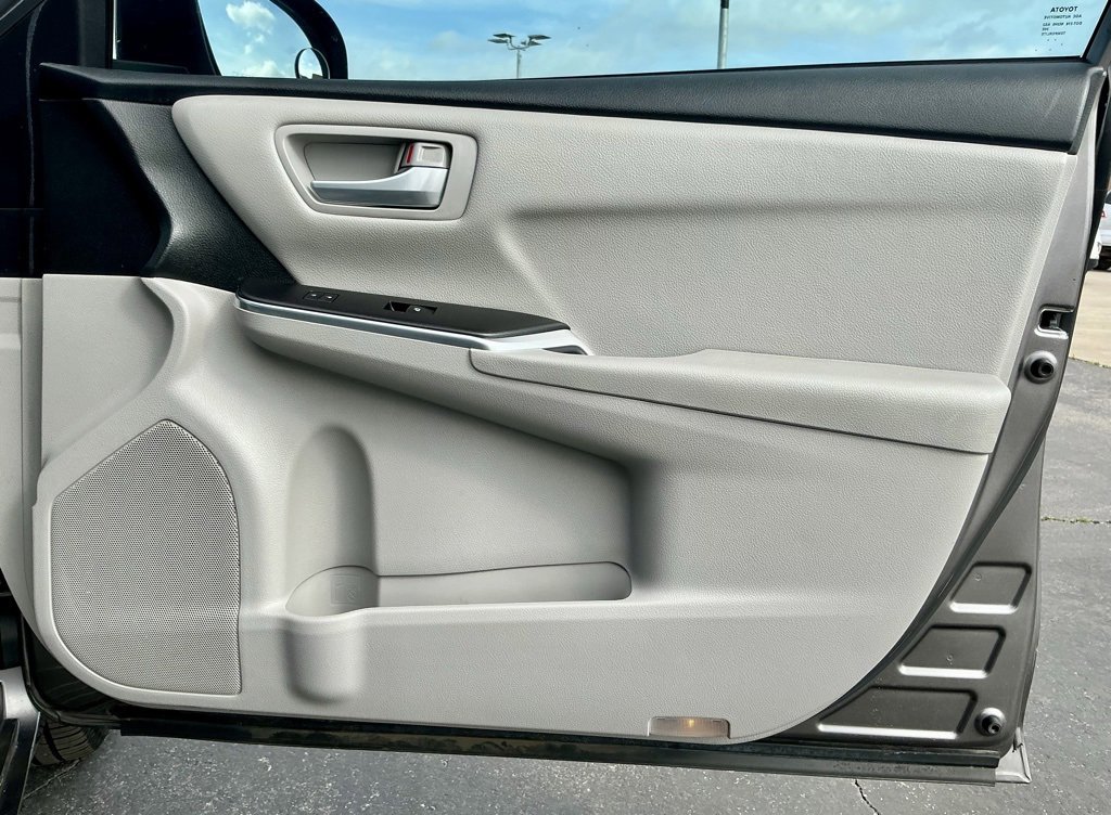 Used 2016 Toyota Camry LE image 23