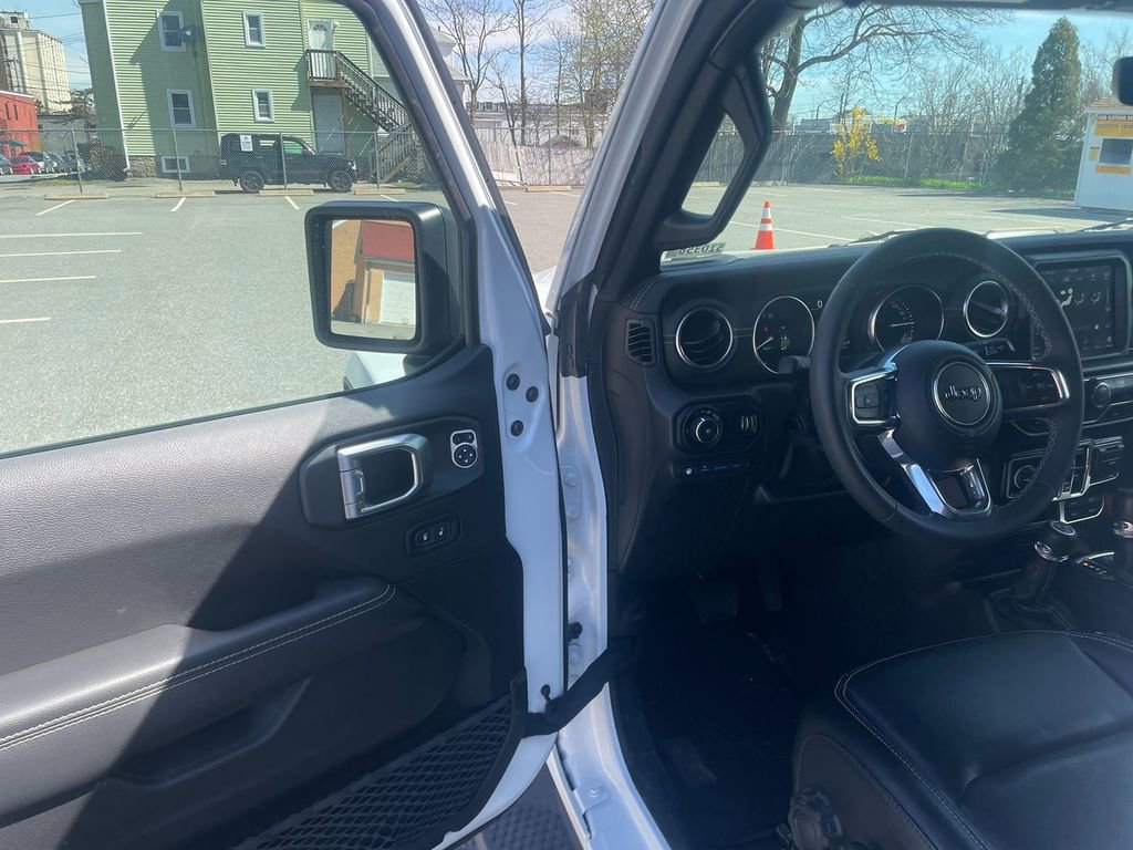 Used 2023 Jeep Wrangler Sahara image 10
