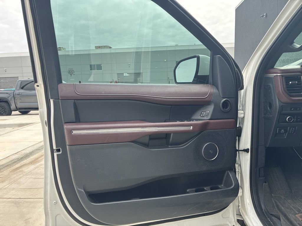 Used 2024 Ford Expedition Limited image 13
