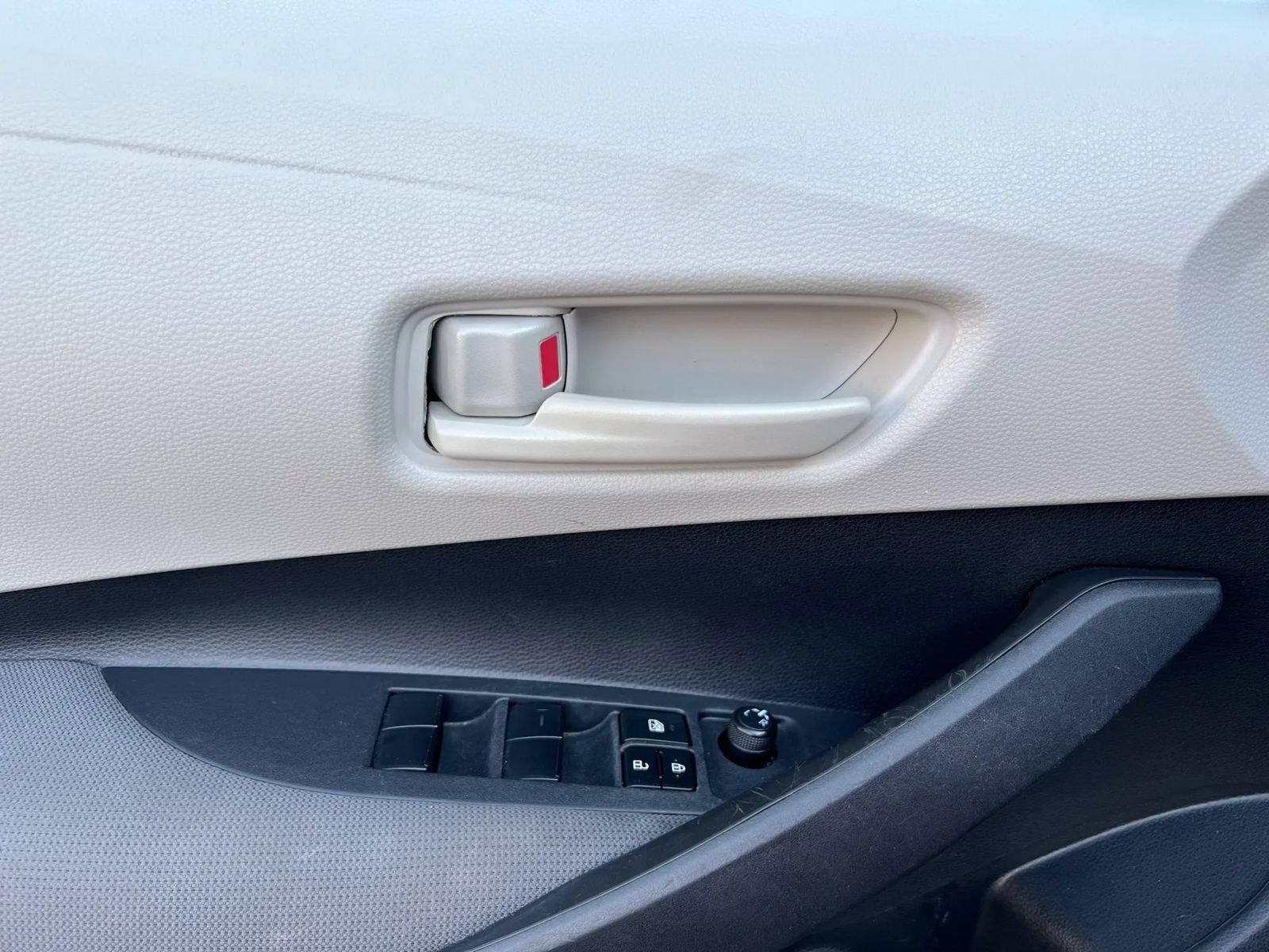 Used 2024 Toyota Corolla LE FWD image 13