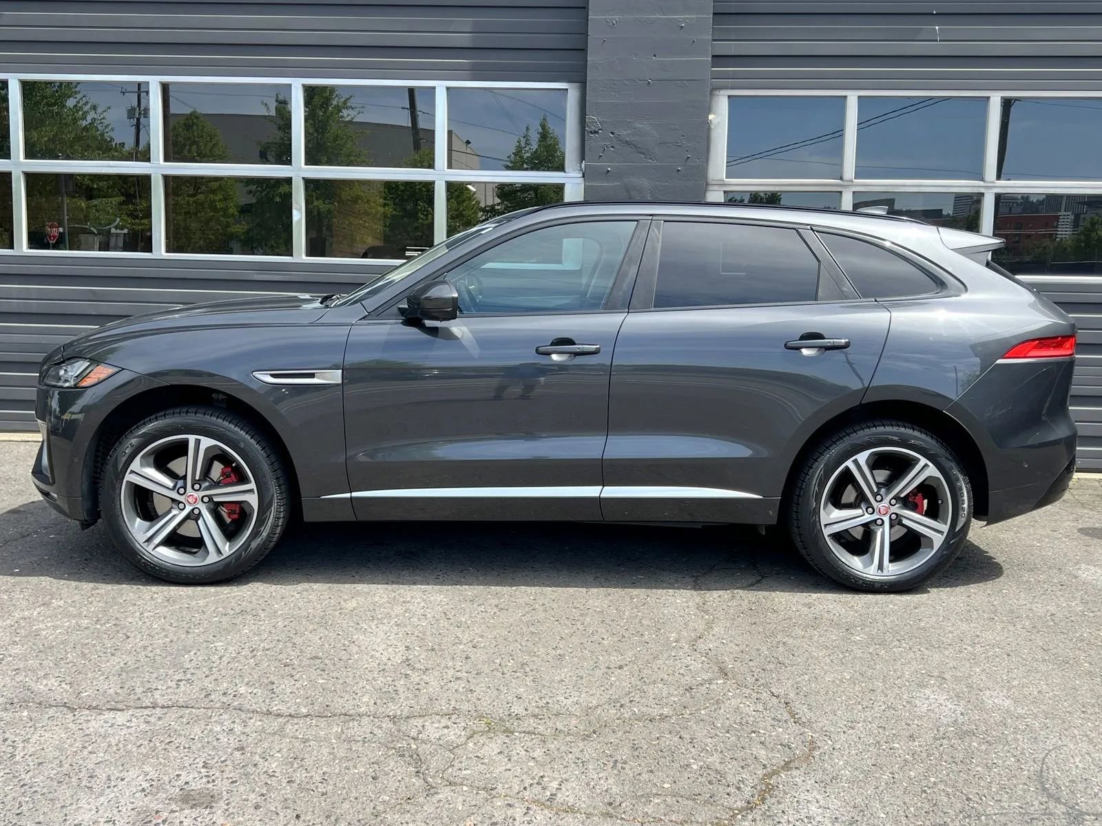 Used 2017 Jaguar F-PACE S AWD/4WD image 2