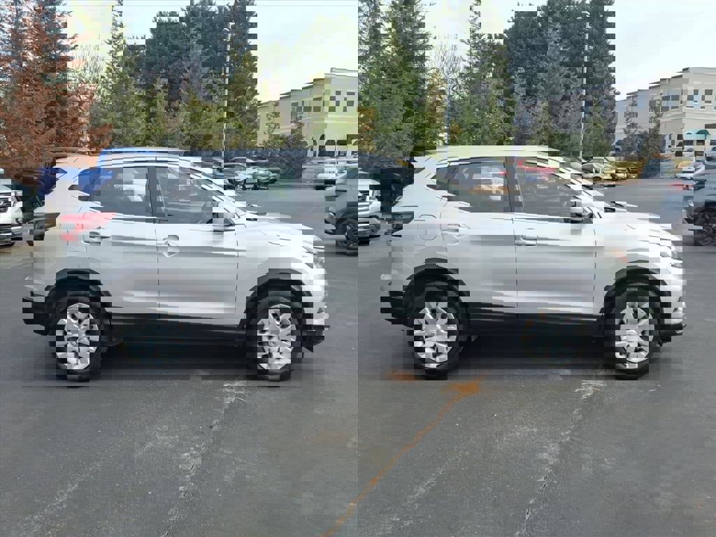 Used 2020 Nissan Rogue Sport S image 26