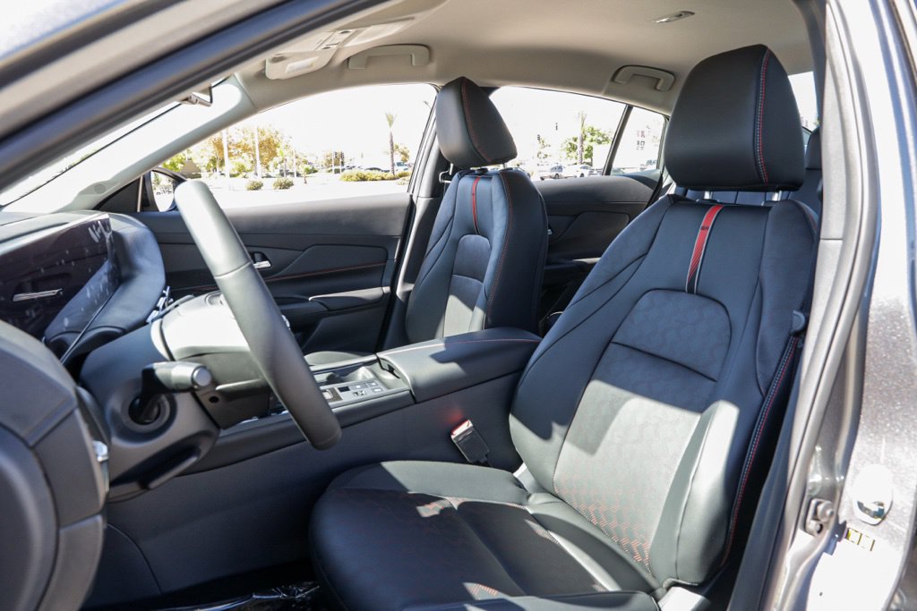 New 2027 Nissan Sentra SR FWD image 17