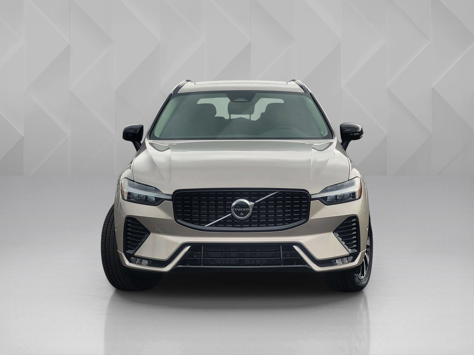 Used 2025 Volvo XC60 B5 Plus AWD/4WD image 3