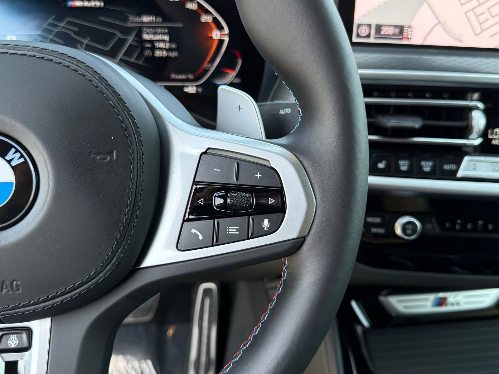 Used 2025 BMW X4 M40i AWD/4WD image 27