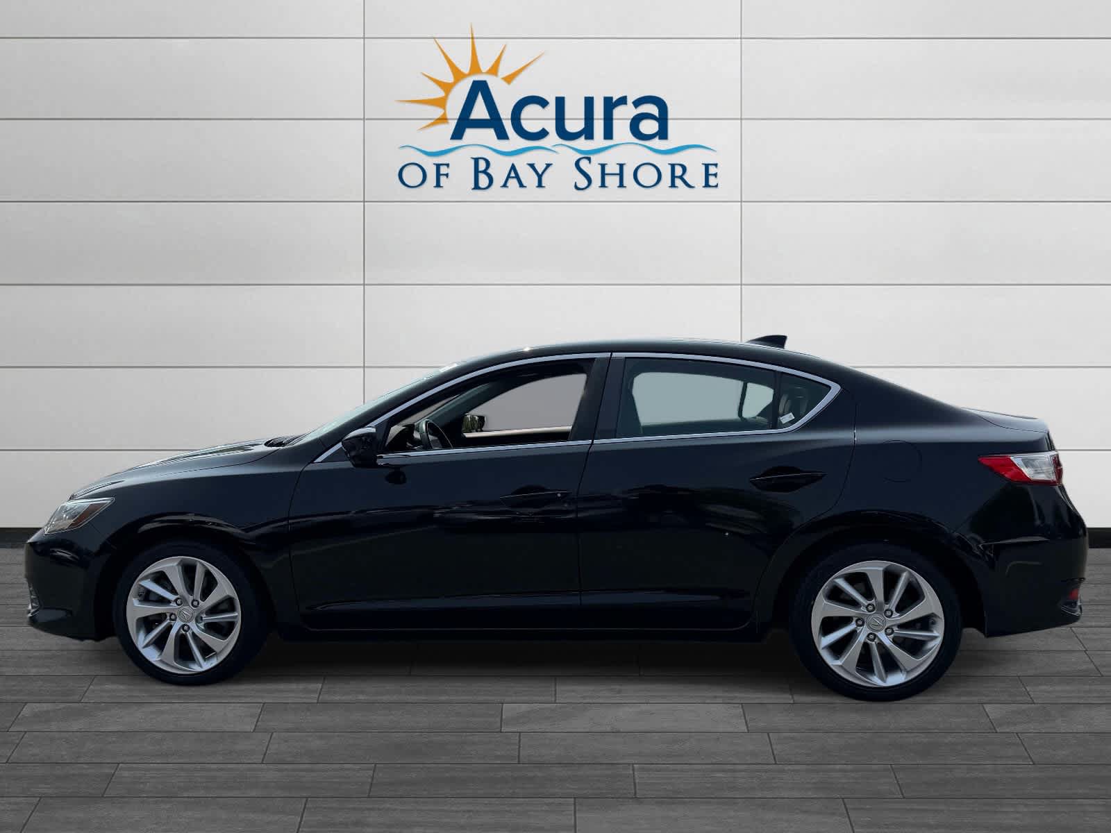 Used 2017 Acura ILX FWD image 2