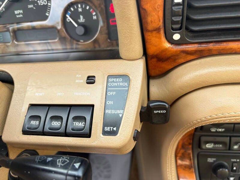 Used 1997 Jaguar XJ6 image 20