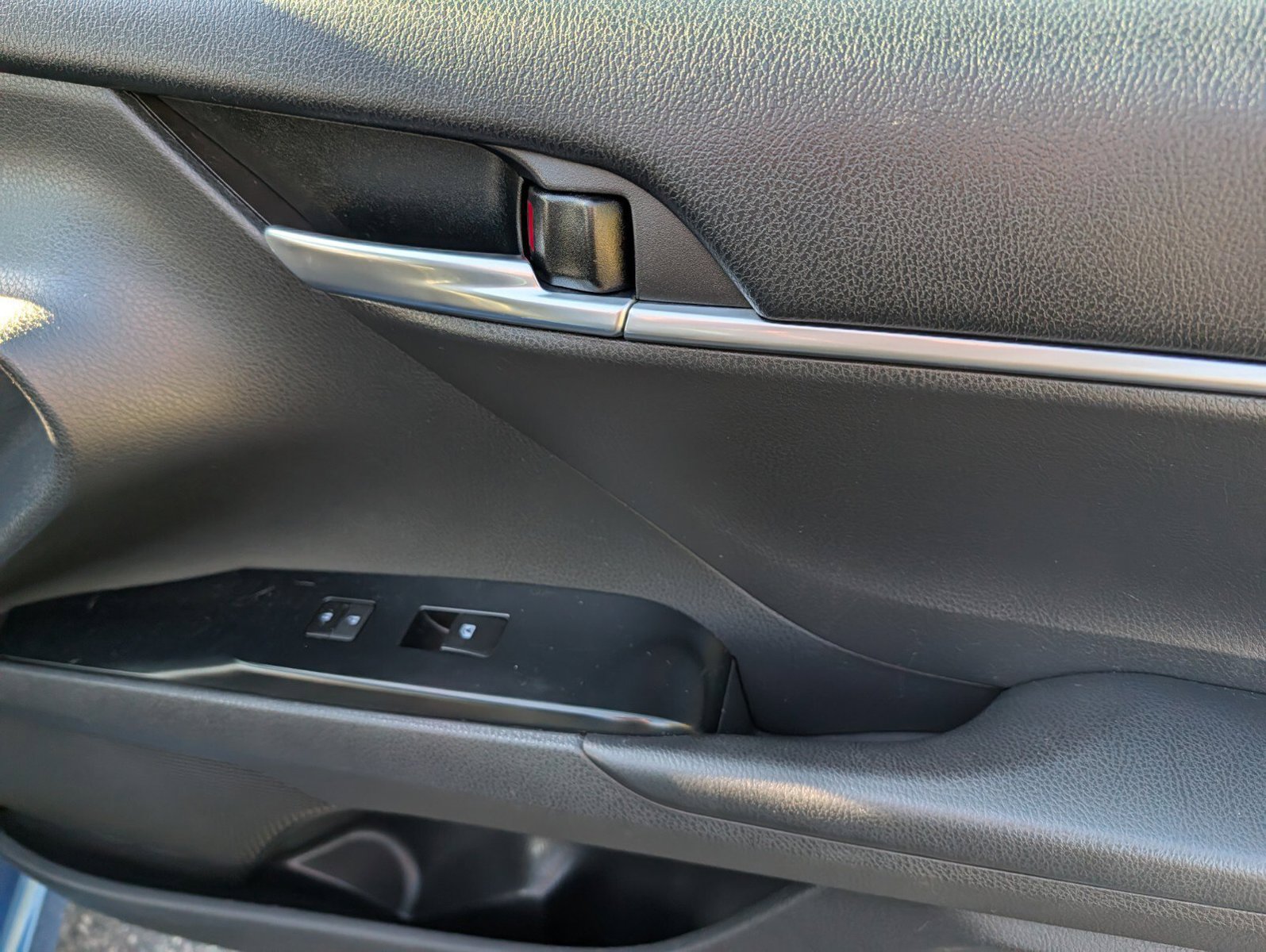 Used 2019 Toyota Camry SE FWD image 21