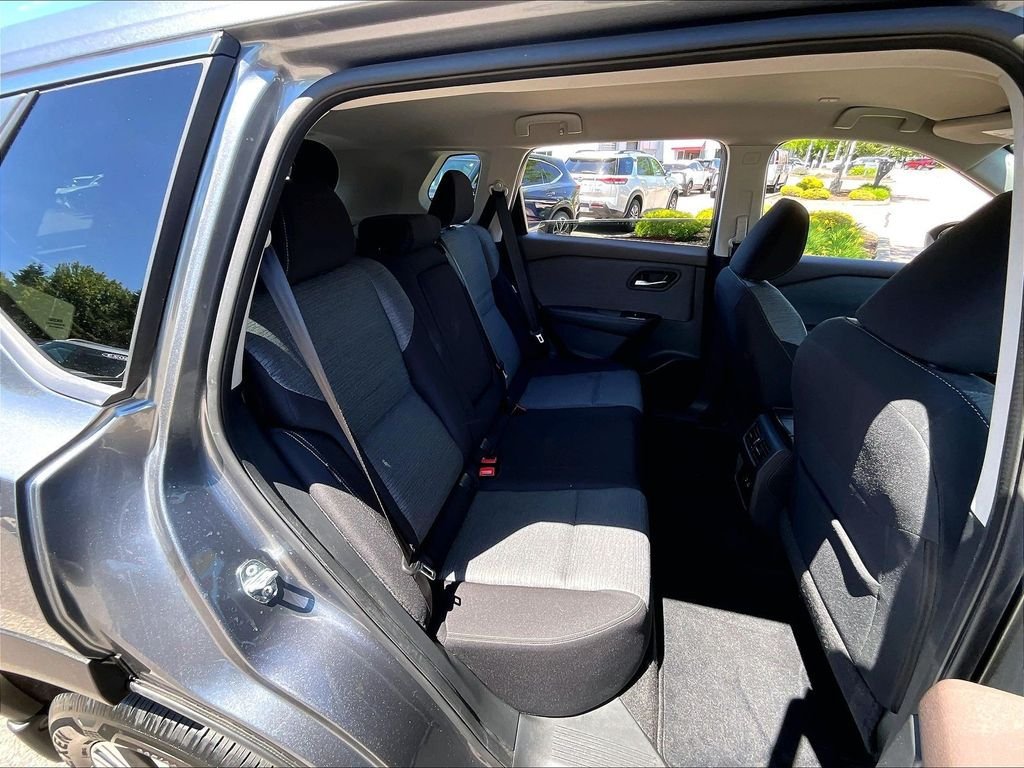 Used 2023 Nissan Rogue SV AWD/4WD image 16