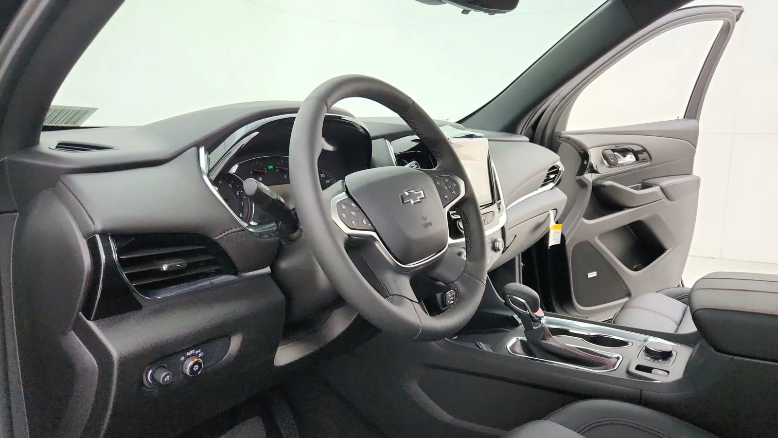 Used 2023 Chevrolet Traverse RS image 55