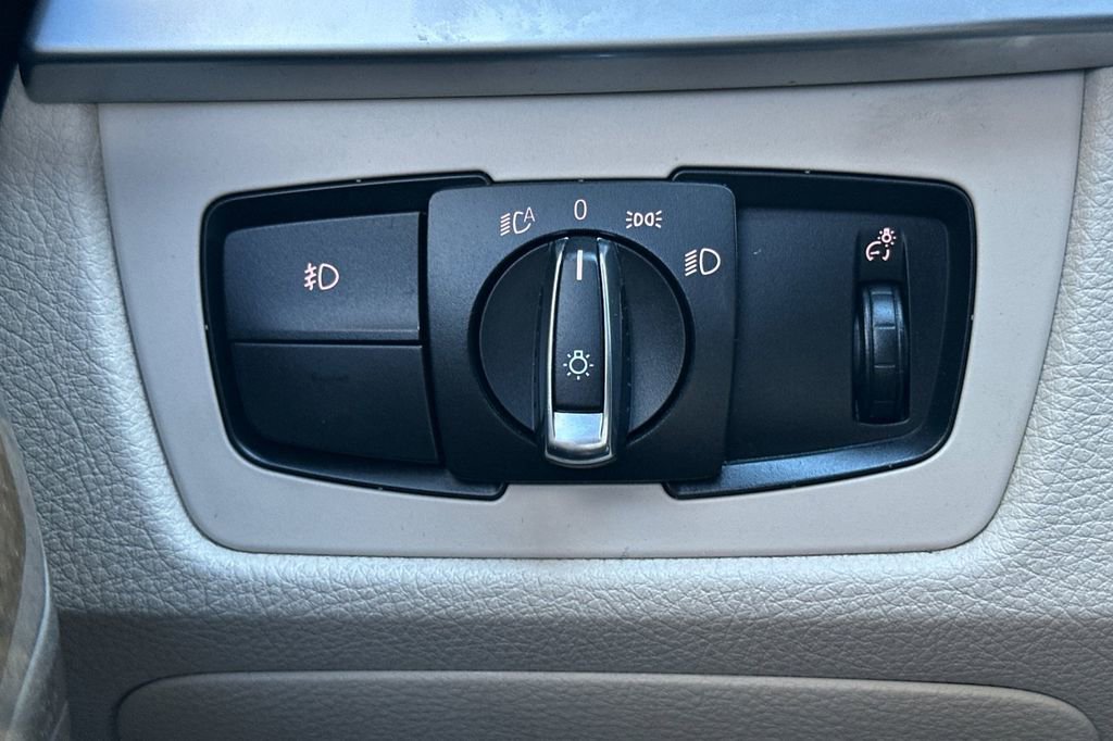 Used 2016 BMW 328i Sedan w/ Technology Package image 30