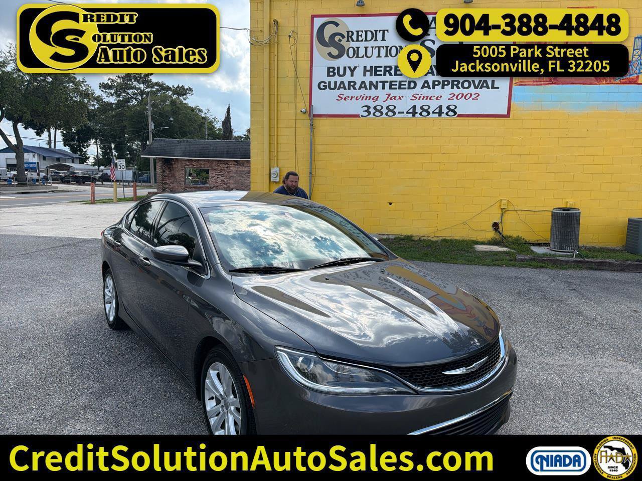 Used 2016 Chrysler 200 Limited FWD image 1