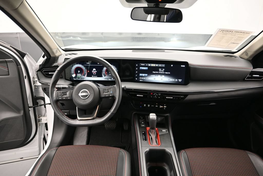 Used 2025 Nissan Kicks SR FWD image 16