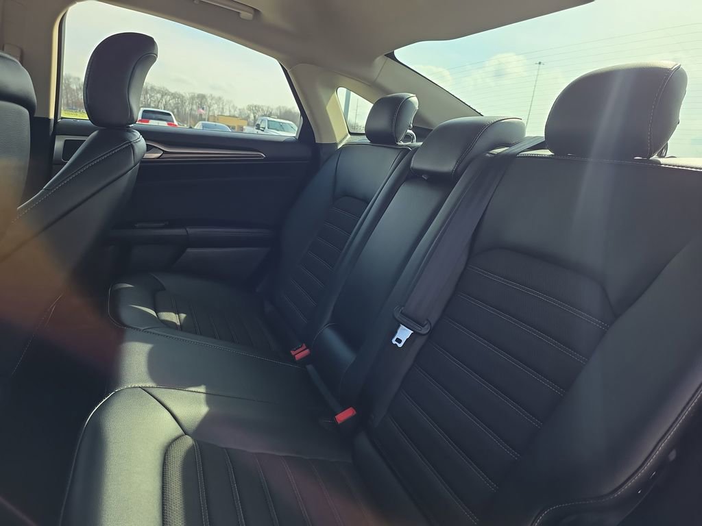 Used 2017 Ford Fusion SE w/ Equipment Group 201A image 26