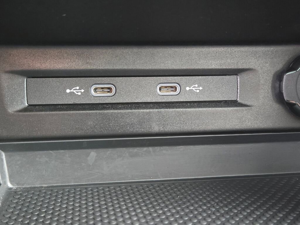 Used 2024 Volkswagen Tiguan Wolfsburg Edition image 32