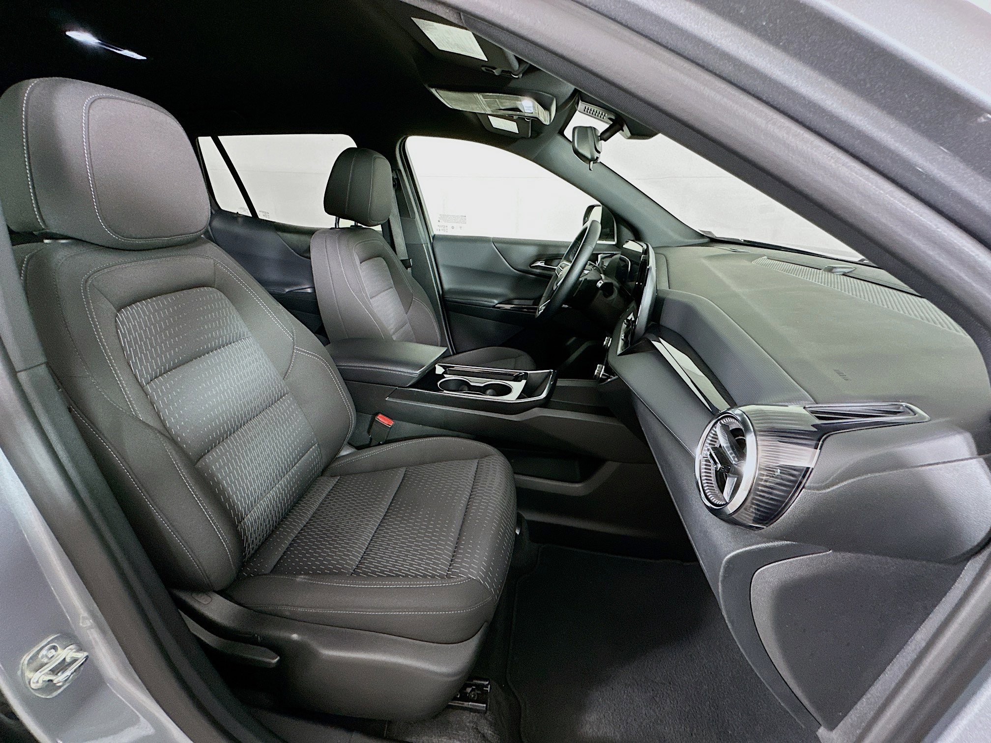 Used 2025 Chevrolet Equinox LT FWD image 30