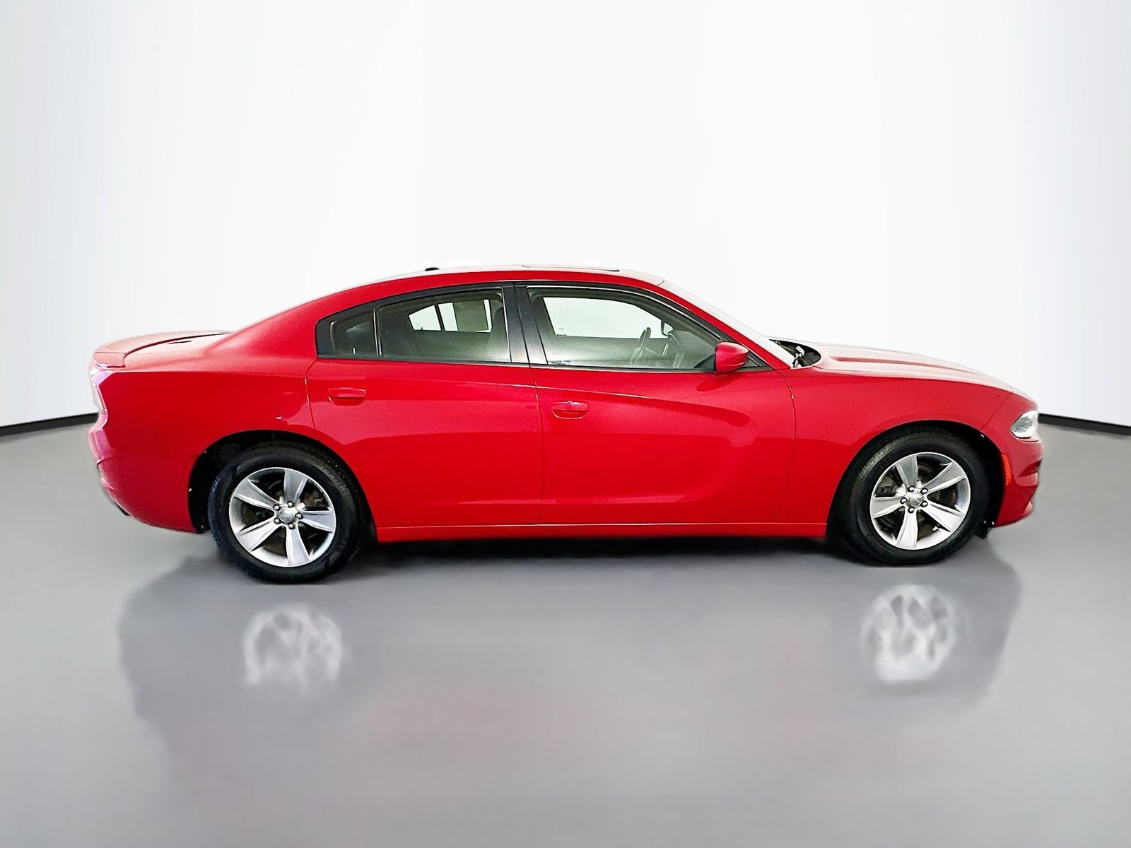 Used 2015 Dodge Charger SE w/ Power Sunroof Group RWD image 8