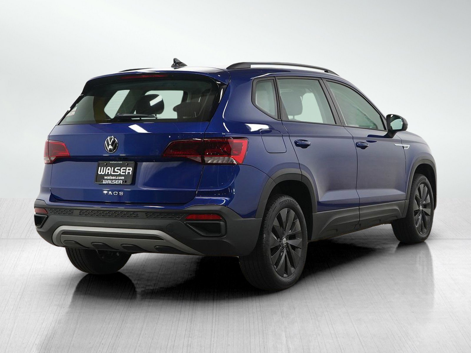 Used 2024 Volkswagen Taos S w/ MDO Package FWD image 5