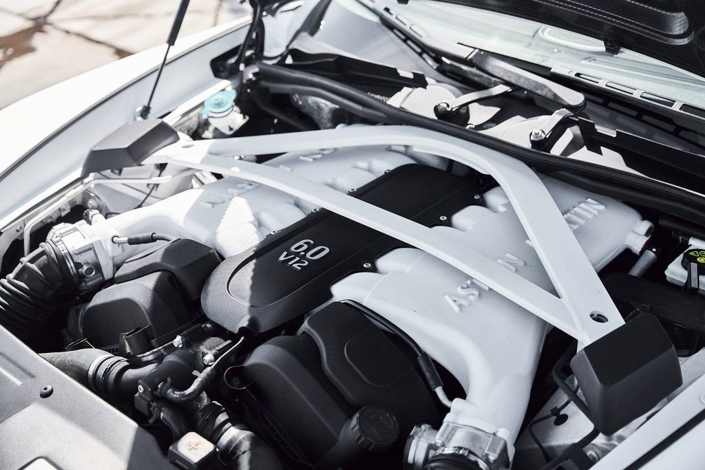 Used 2017 Aston Martin Vanquish S image 25