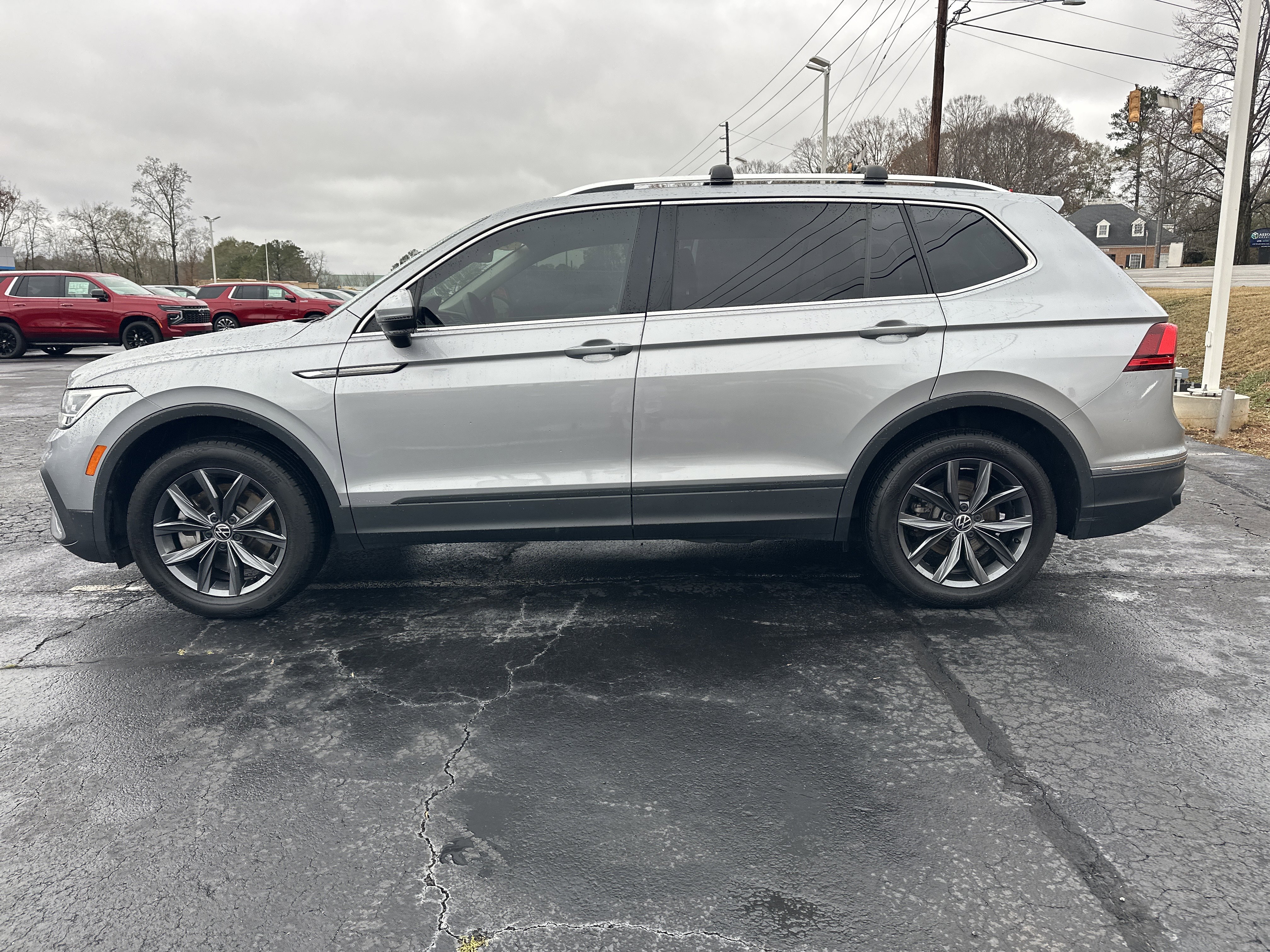 Used 2022 Volkswagen Tiguan SE image 5