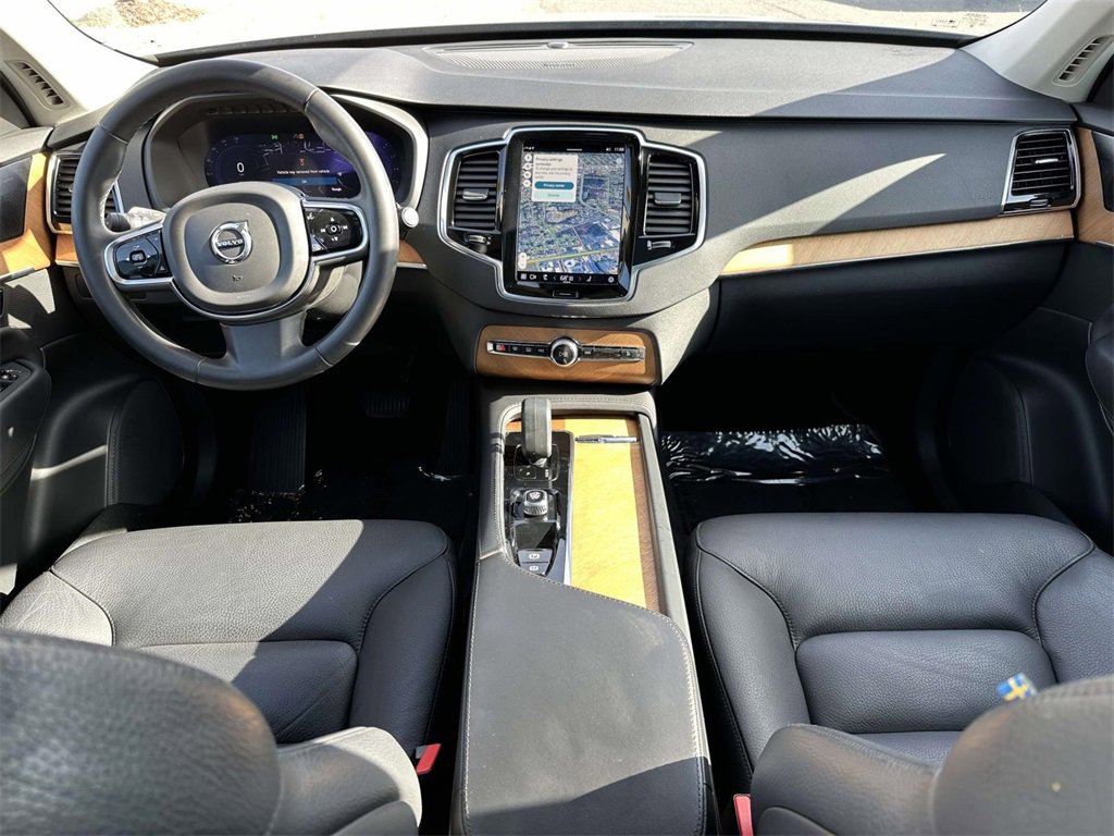 Used 2024 Volvo XC90 B5 Plus image 2