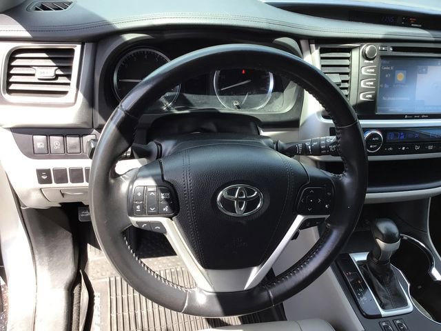 Used 2019 Toyota Highlander XLE AWD/4WD image 27