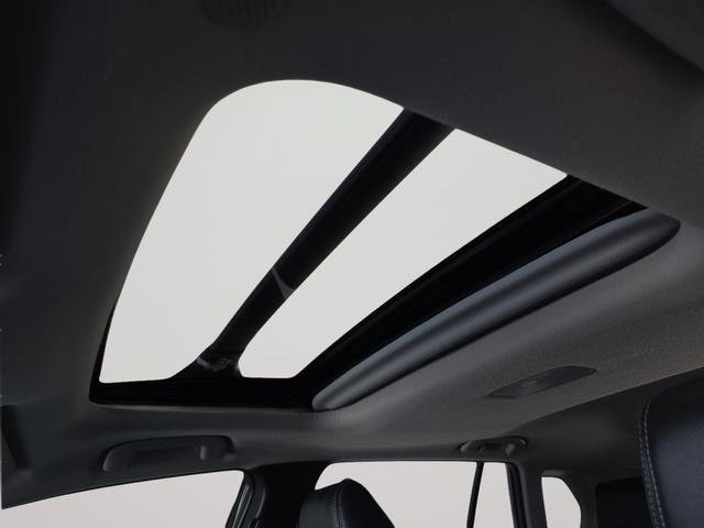 Used 2022 Toyota Corolla Cross XLE w/ Convenience Package FWD image 25