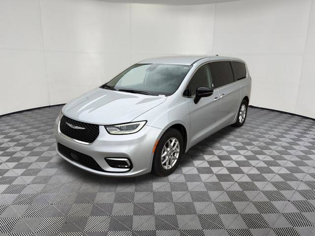 Used 2024 Chrysler Pacifica Touring-L FWD image 13