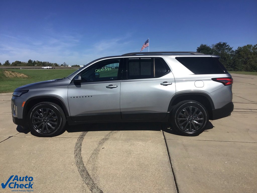 Used 2023 Chevrolet Traverse RS image 9