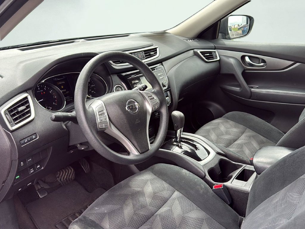 Used 2015 Nissan Rogue SV w/ SV Moonroof Package AWD/4WD image 2