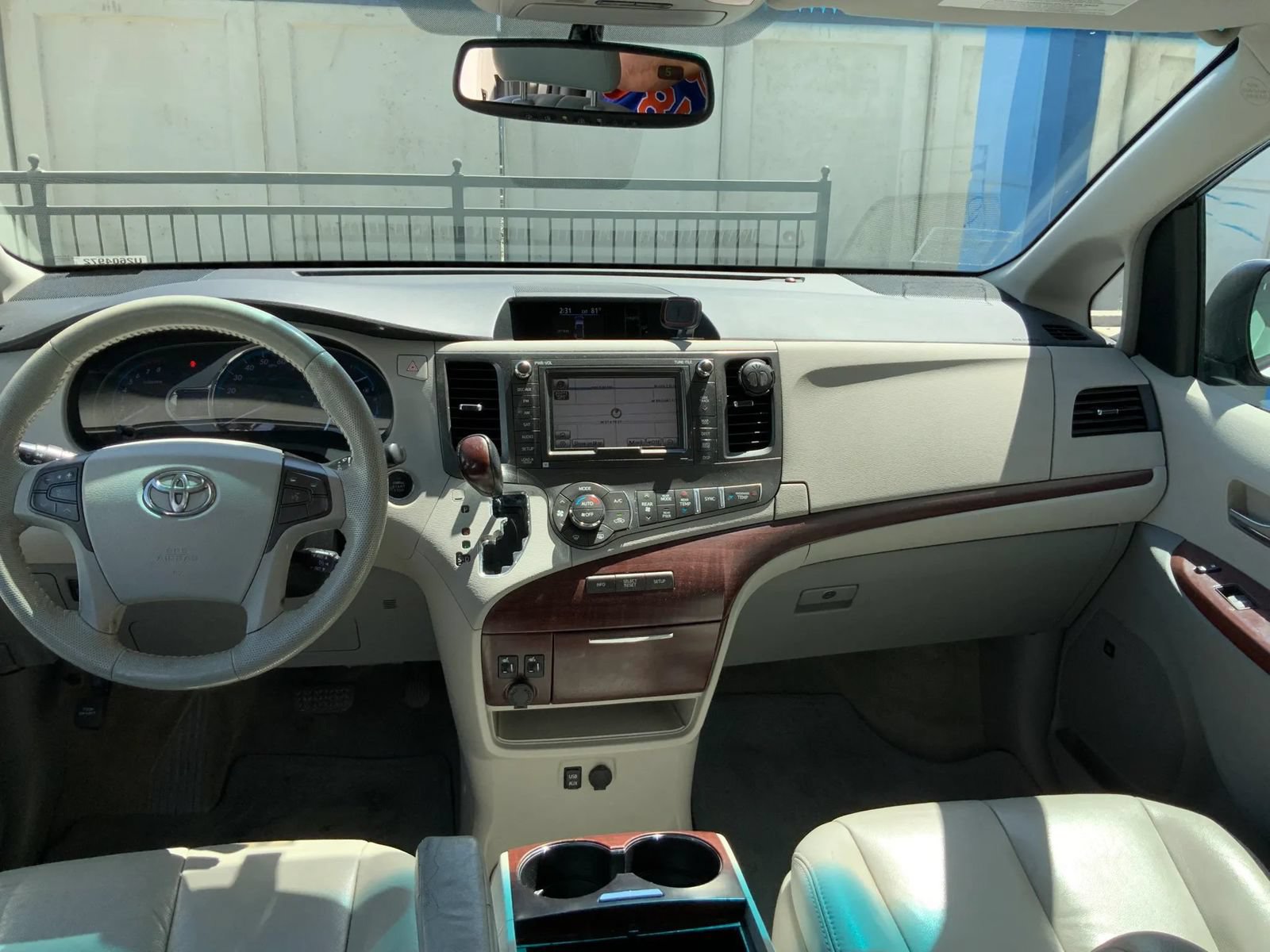 Used 2012 Toyota Sienna XLE w/ XLE Navigation Pkg FWD image 9