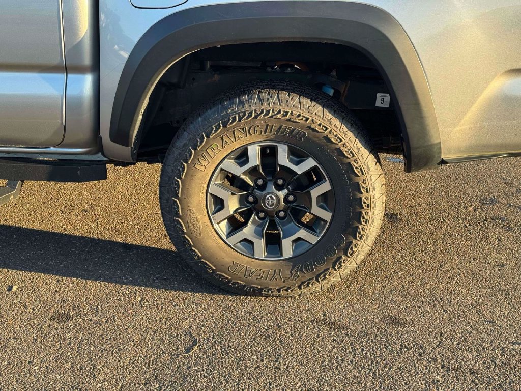 Used 2022 Toyota Tacoma TRD Off-Road AWD/4WD image 11