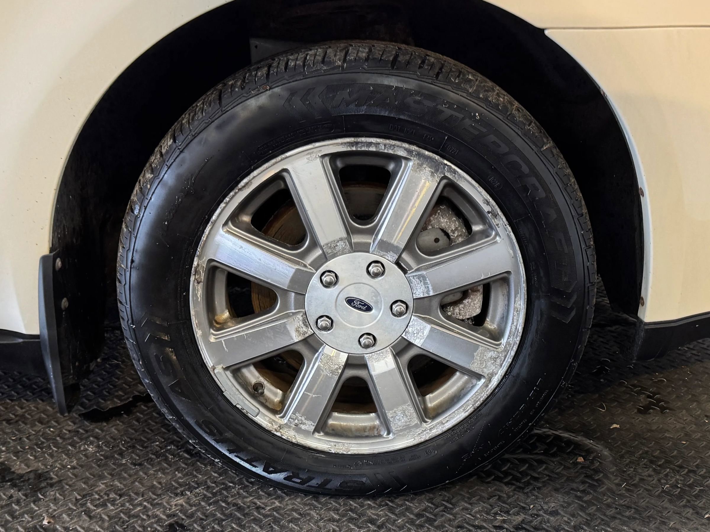 Used 2009 Ford Taurus SEL image 10