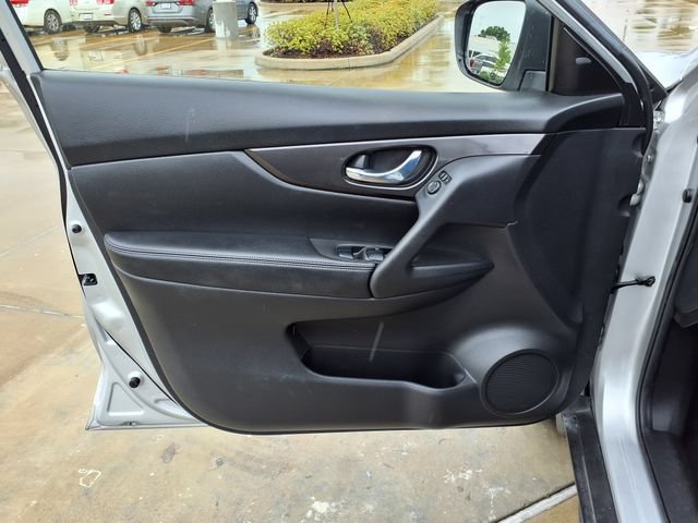 Used 2019 Nissan Rogue SV FWD image 15