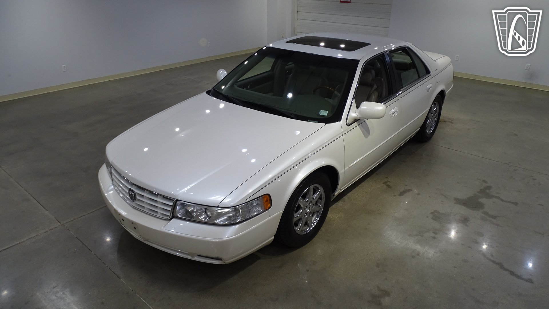 Used 2000 Cadillac Seville STS w/ Convenience Pkg FWD image 2
