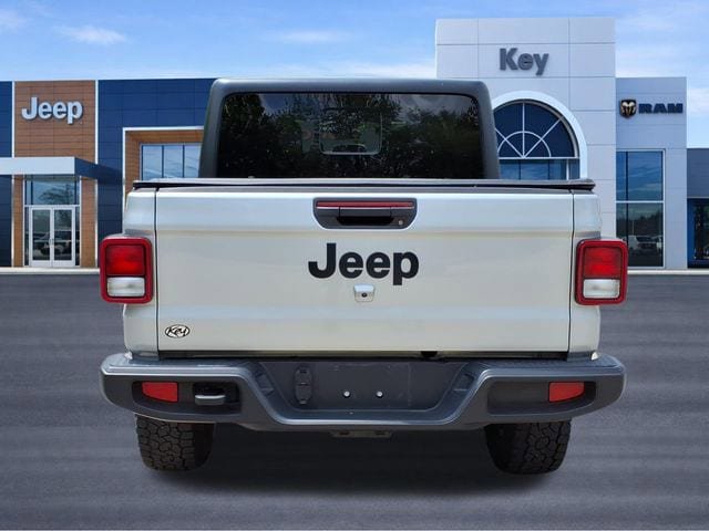 Used 2024 Jeep Gladiator Sport AWD/4WD image 4