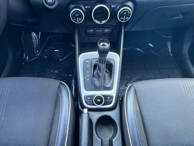 Used 2022 Hyundai Venue Limited FWD image 21
