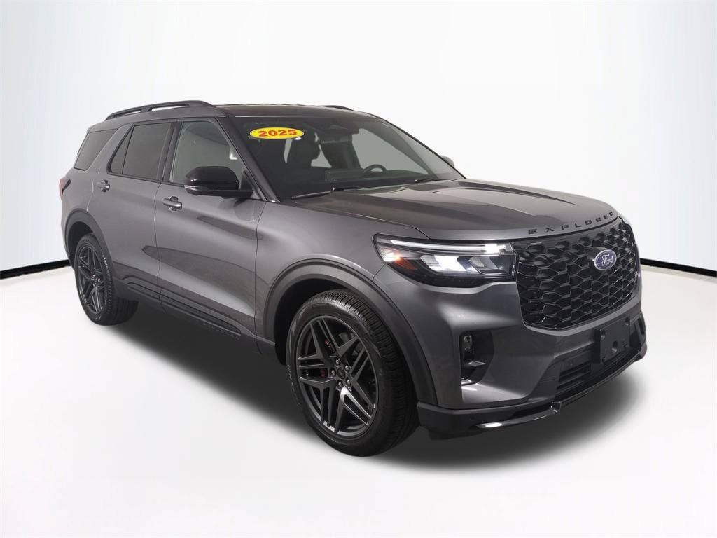 Used 2025 Ford Explorer ST AWD/4WD image 2